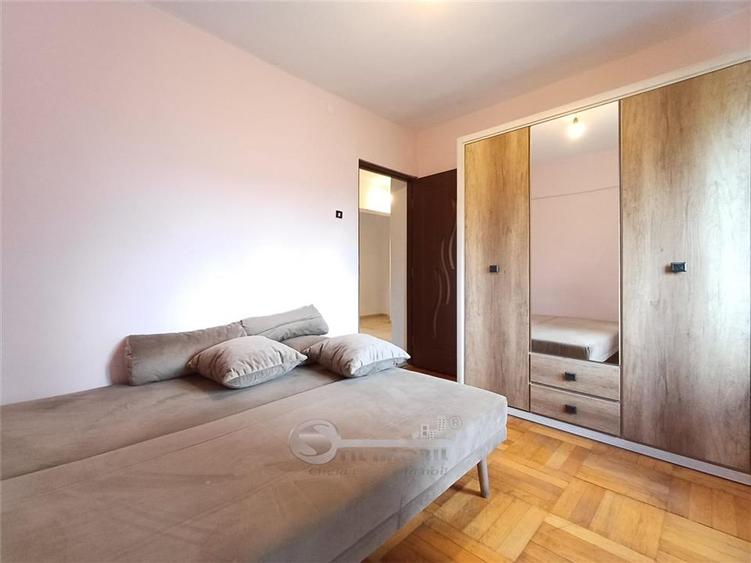 Apartament cu 4 camere decomandat în Nicolina