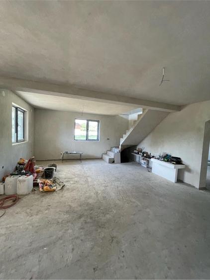 Casă cu Teren 800 Mp în Coada Malului