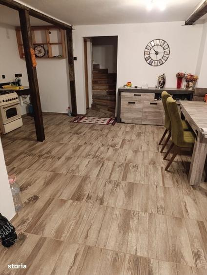Casă cu 4 camere în Colibița