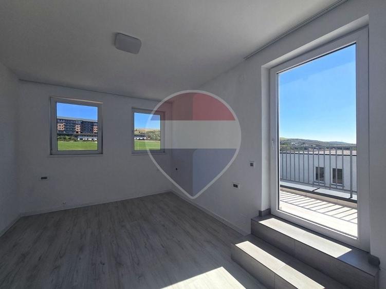 Apartament cu 2 camere semidecomandat în Chinteni