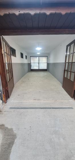 Casă cu 4 camere în Romanești