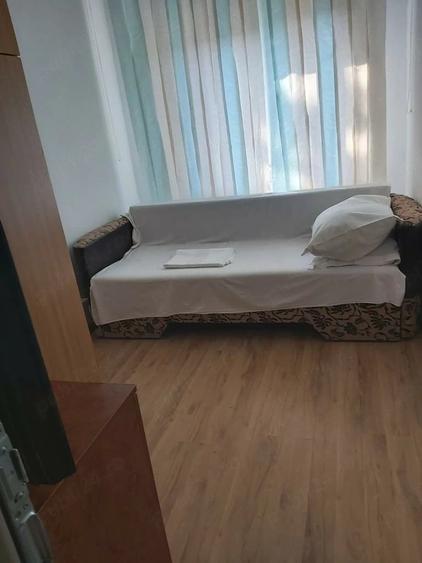Apartament cu 3 camere decomandat în Exterior Vest