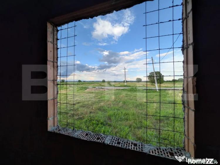Casă cu 7 camere cu Teren 7500 Mp în Central