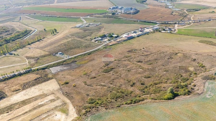 Teren agricol extravilan de 4750 mp, în Valea Adâncă