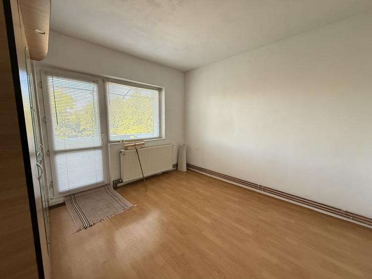 Apartament cu 3 camere decomandat în Soarelui
