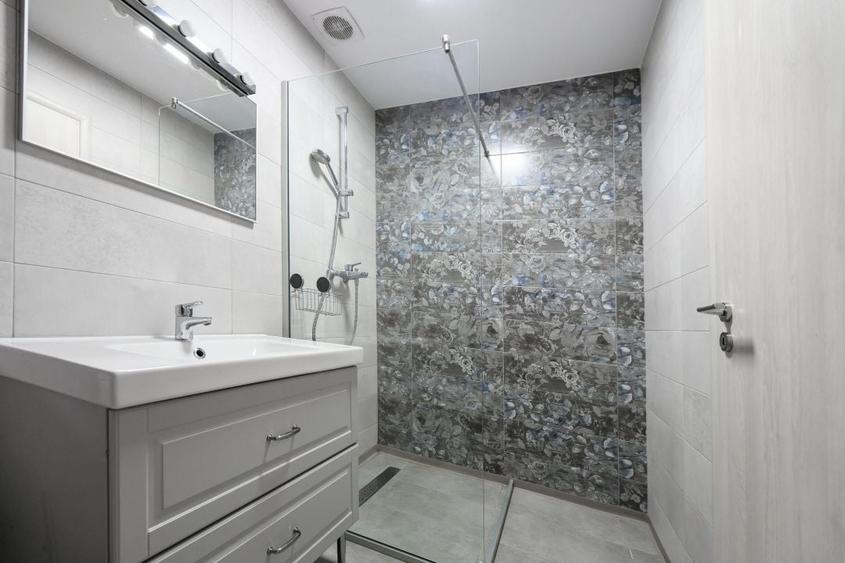 Casă individuală cu 6 camere cu Canalizare în Bradu