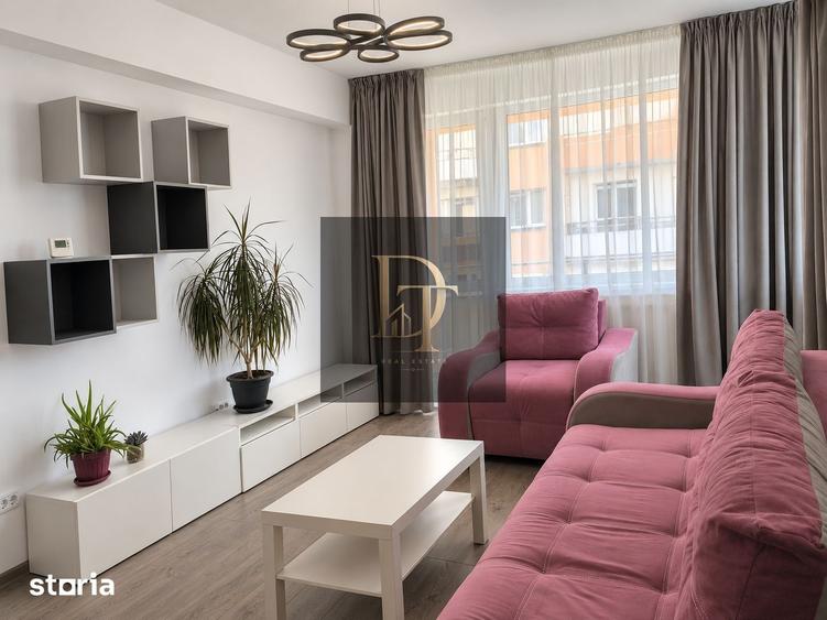 Apartament cu 3 camere decomandat în Tractorul