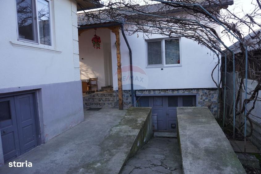 Casă cu 4 camere în Valea Hotarului