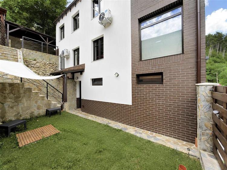 Apartament cu 2 camere decomandat, mobilat în Schei