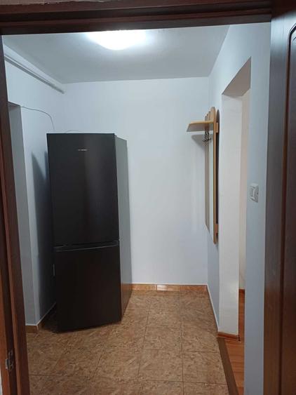 Apartament cu 3 camere semidecomandat în Mărăței