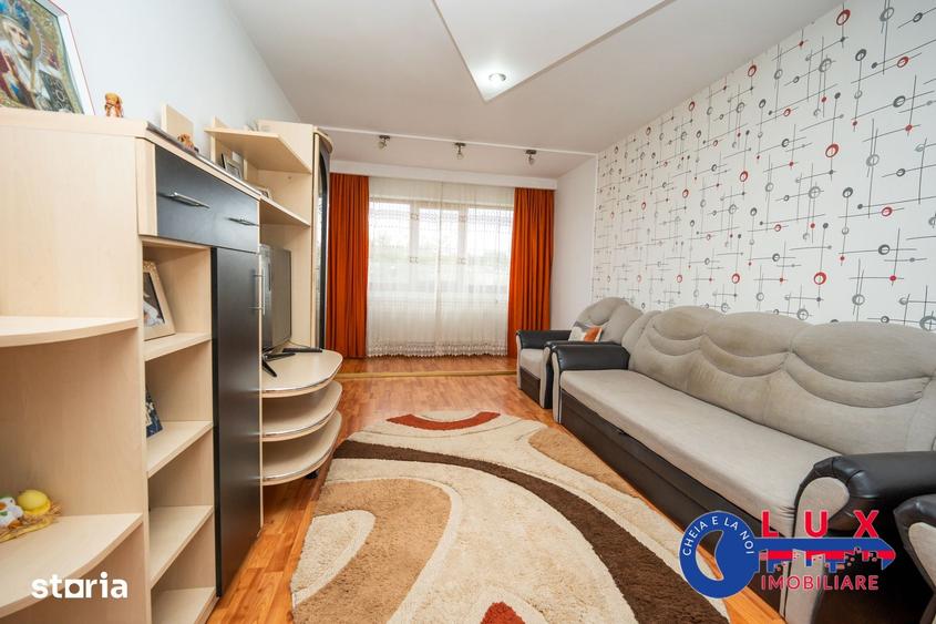 Apartament cu 3 camere decomandat în Babadag