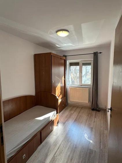 Apartament cu 3 camere decomandat, mobilat în Central