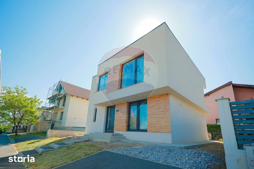 Casă cu 5 camere cu Teren 250 Mp în Tokai