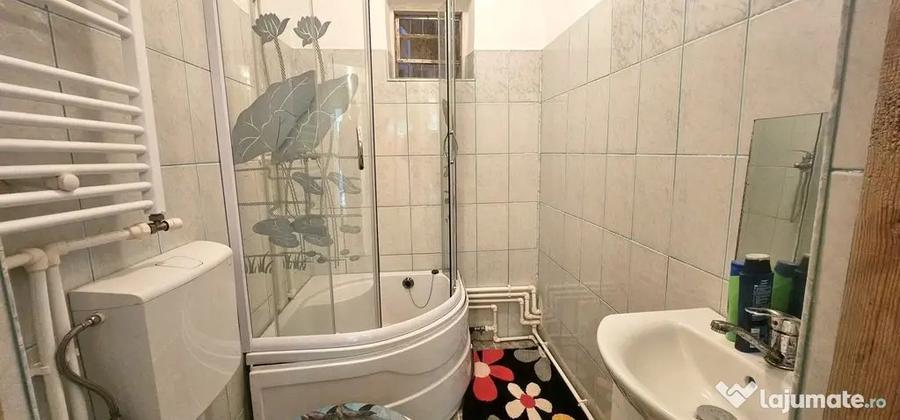 Casă cu 3 camere cu Canalizare în Vânători