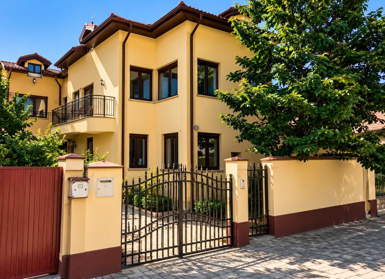 Casă cu 6 camere cu Canalizare în Domenii