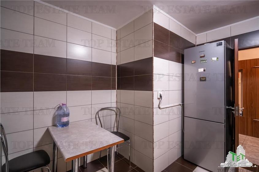 Apartament cu 3 camere decomandat, mobilat în Titan