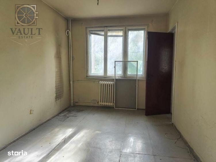 Apartament cu 3 camere semidecomandat în Giurgiului