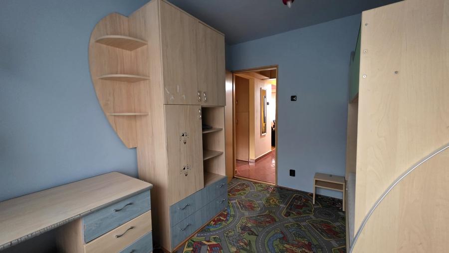 Apartament cu 3 camere decomandat, mobilat în Soarelui
