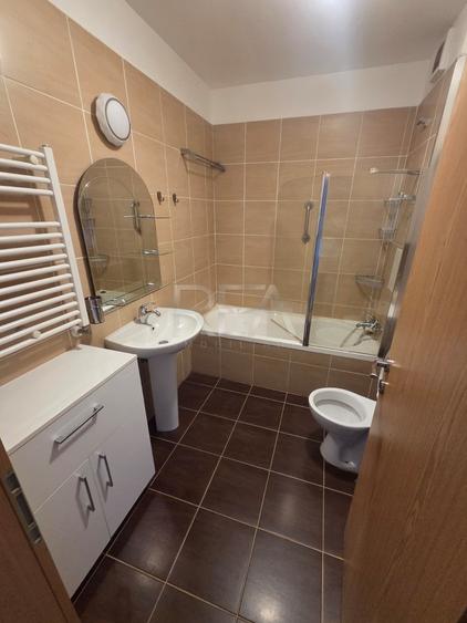 Apartament cu 3 camere decomandat, mobilat în Tei