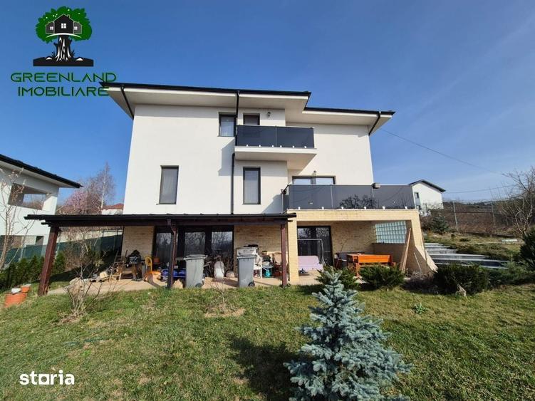 Casă cu 6 camere cu Teren 730 Mp în Bucium