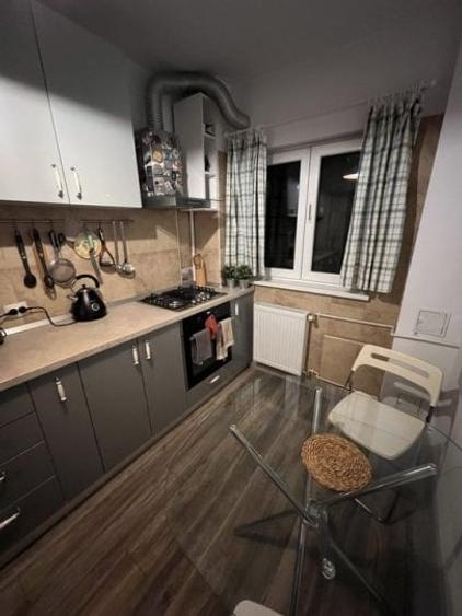 Apartament cu 2 camere decomandat, mobilat în Vitan