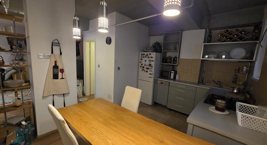 Apartament cu 3 camere semidecomandat, mobilat în Circumvalațiunii