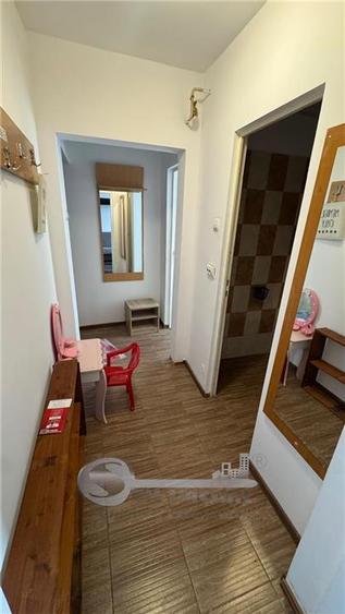 Apartament cu 3 camere nedecomandat, mobilat în Tătărași