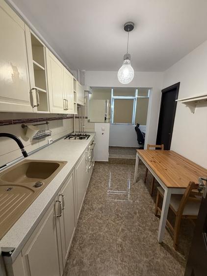 Apartament cu 2 camere decomandat în Crângași