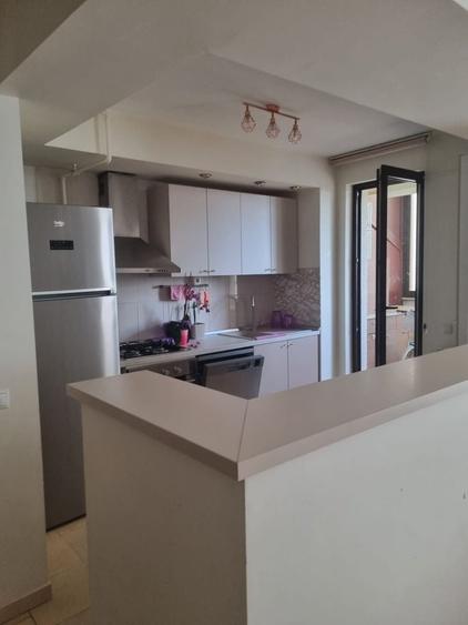 Apartament cu 3 camere decomandat în Runcu