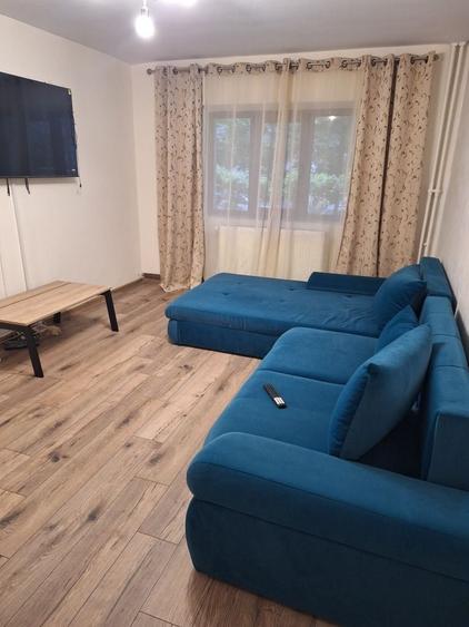 Apartament cu 3 camere decomandat în Nicolina
