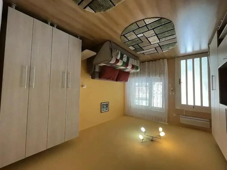Casă cu 6 camere cu Teren 471 Mp în Central