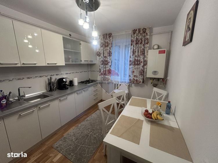 Apartament cu 3 camere decomandat în Central
