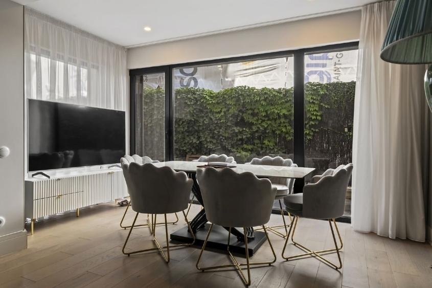 Apartament cu 3 camere decomandat în Central