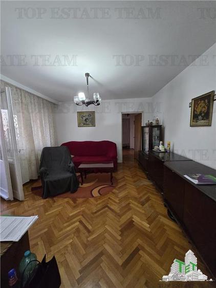 Apartament cu 3 camere semidecomandat în Militari