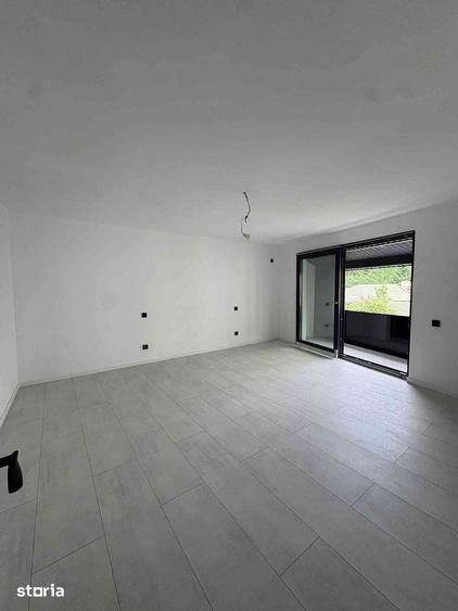 Casă cu 5 camere cu Teren 175 Mp în Tineretului