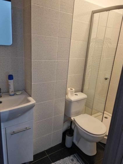 Apartament cu 3 camere decomandat în Roșu