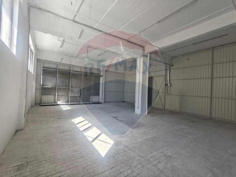 Spațiu industrial, de 110 mp, în Aeroport