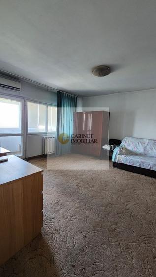 Garsonieră decomandată, mobilată în Decebal