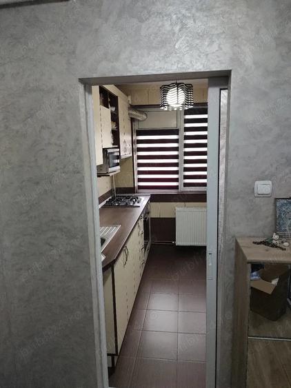 Apartament cu 3 camere semidecomandat în Micro 17