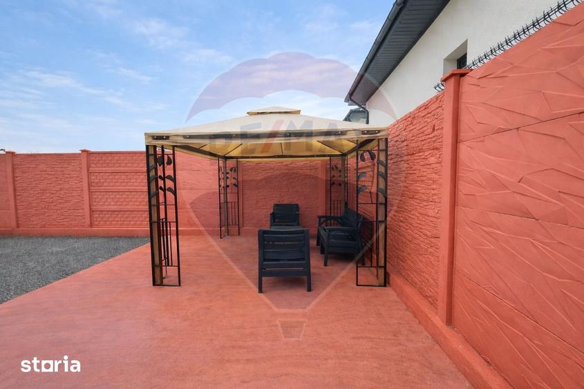 Casă cu 7 camere cu Teren 390 Mp în Lumina