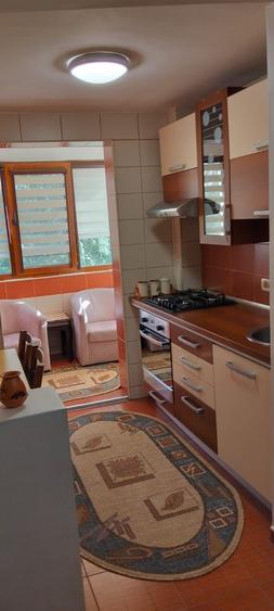 Apartament cu 3 camere decomandat, mobilat în Basarabia