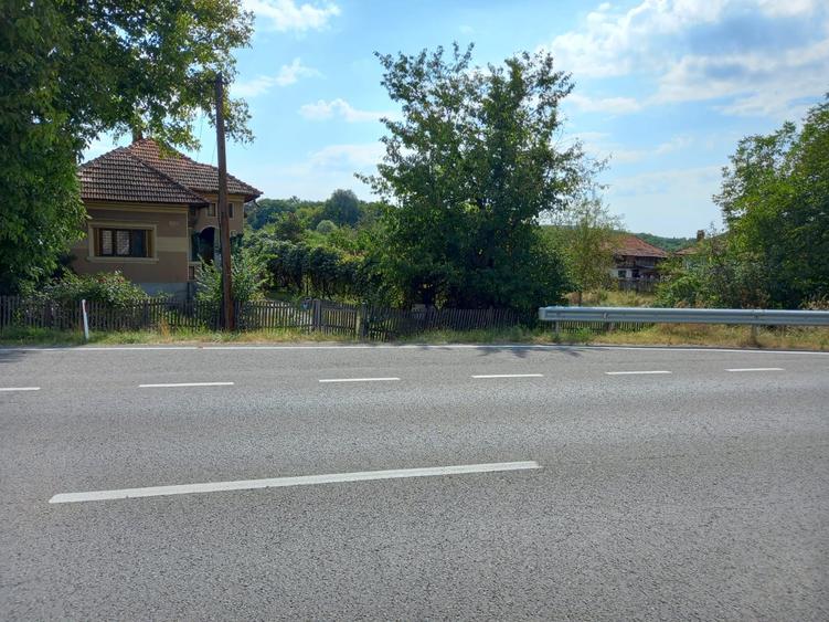 Casă individuală cu 3 camere cu Teren 6731 Mp în Țițești