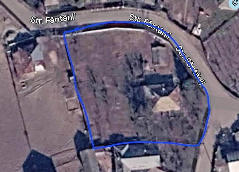 Casă cu Teren 1700 Mp în Gioseni