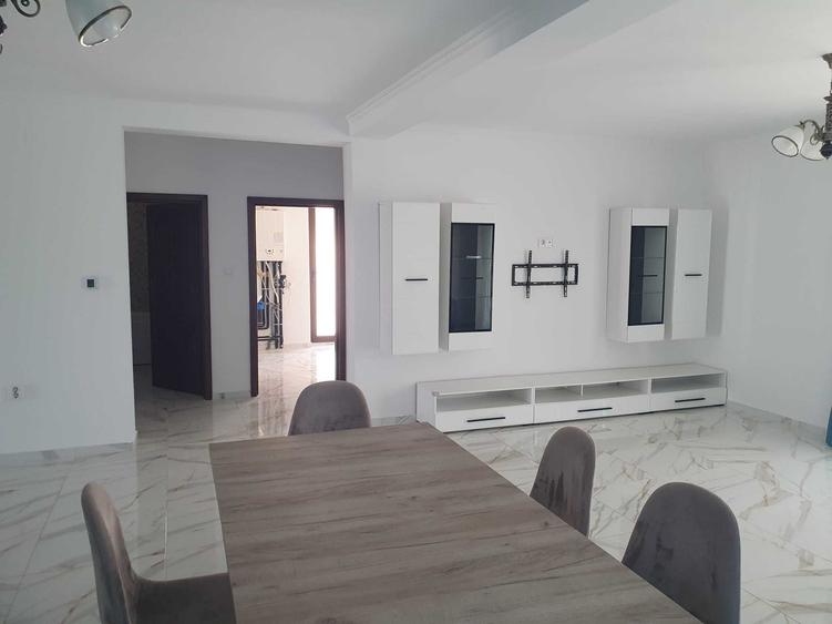 Casă cu 4 camere în Sântandrei