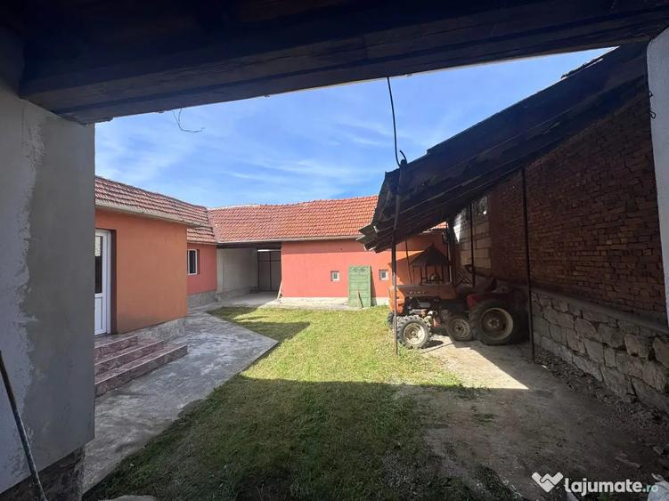 Casă cu 5 camere în Central