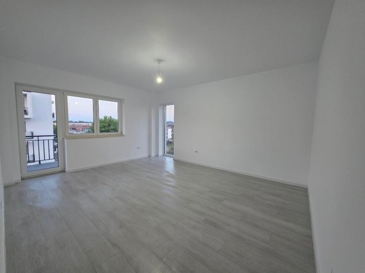 Apartament cu 3 camere, mobilat în Tractorul