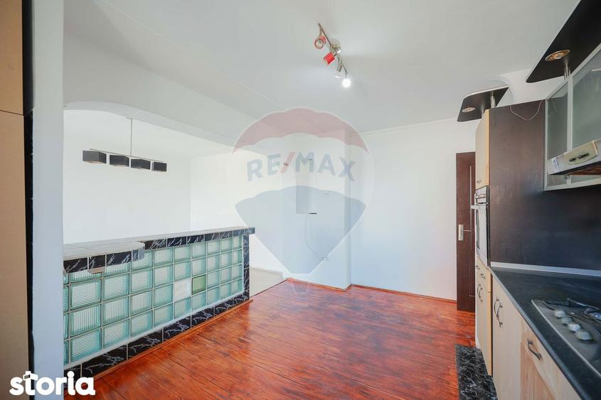 Apartament cu 3 camere decomandat în Rogerius