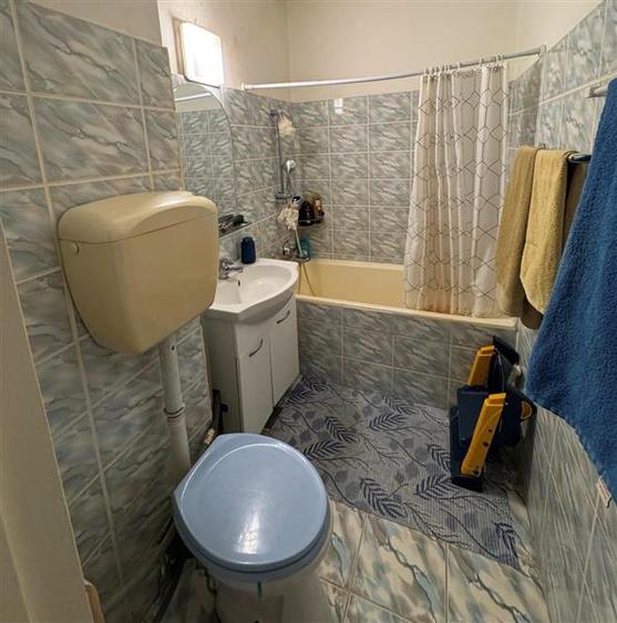 Apartament cu 2 camere semidecomandat în Olteniței