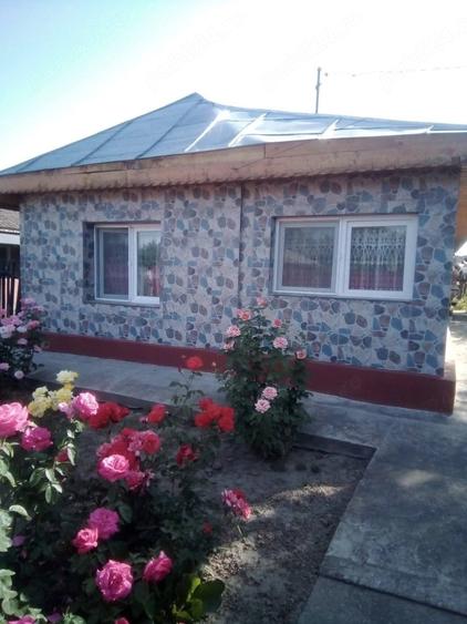Casă cu Teren 683 Mp în Săveni