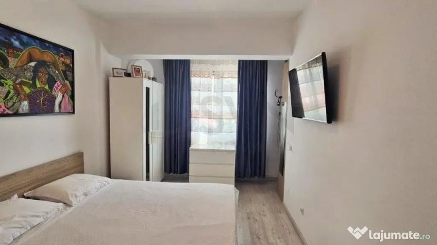Apartament cu 3 camere decomandat în Jiului